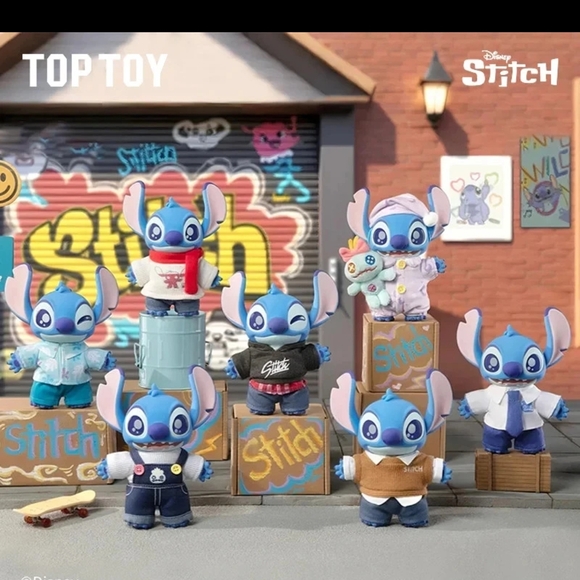 Stitch Dress-Up Show Display - Picture 2 of 4